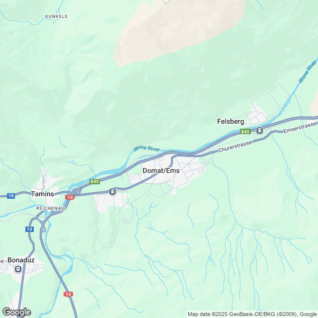 Neubau Mehrfamilienhaus mit Autounterstand - Karte