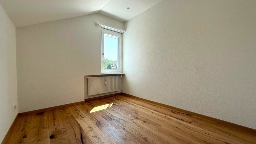 Sanierte 2.5 Zimmer Dachwohnung an urbaner Lage - Bild 7