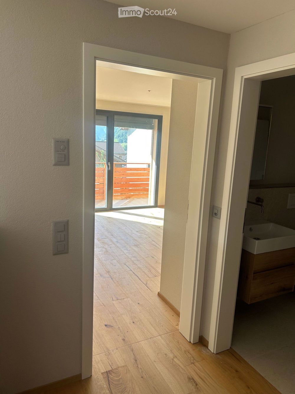 Moderne 3.5-Zimmer-Neubau-Wohnung mit Bergblick in Frutigen - Bild 6
