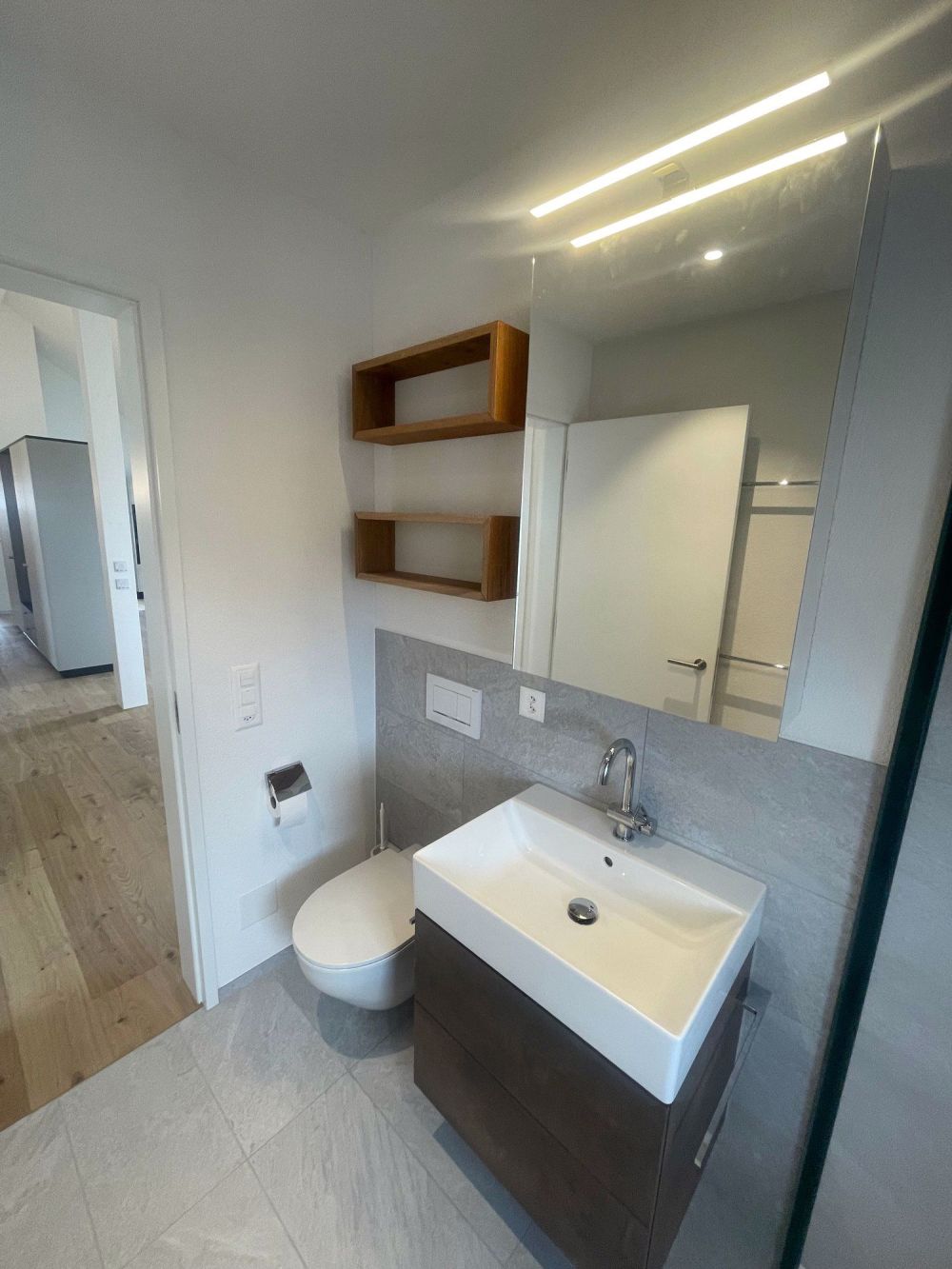 Helle Dachwohnung mit Aussicht auf den Jura - Bild 11
