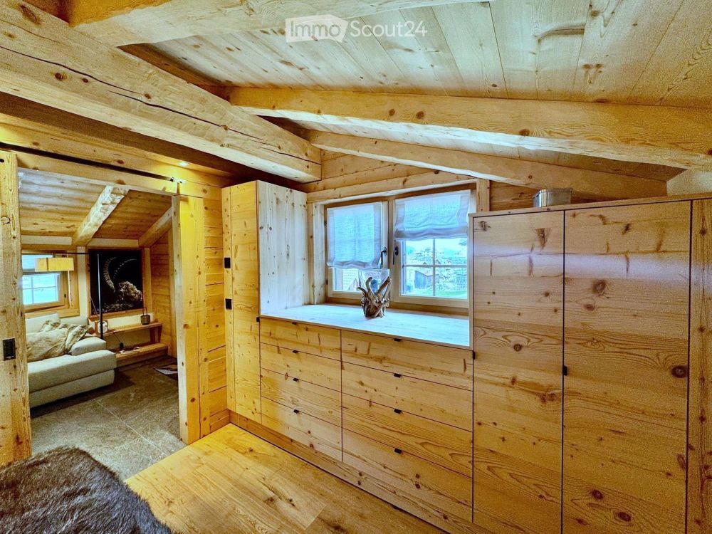 Alpine Moderne 2.5-Zimmer-Dachwohnung (Maissen Haus) in Flond. Erstvermietung mit exklusiven Möbeln - Bild 1