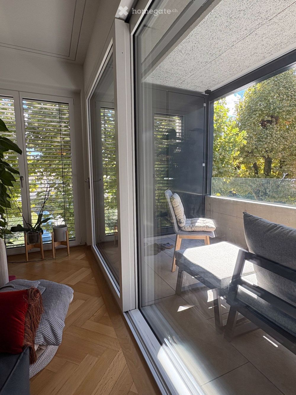 Moderne 2.5-Zimmer-Wohnung mit Balkon in Wollishofen - Bild 2