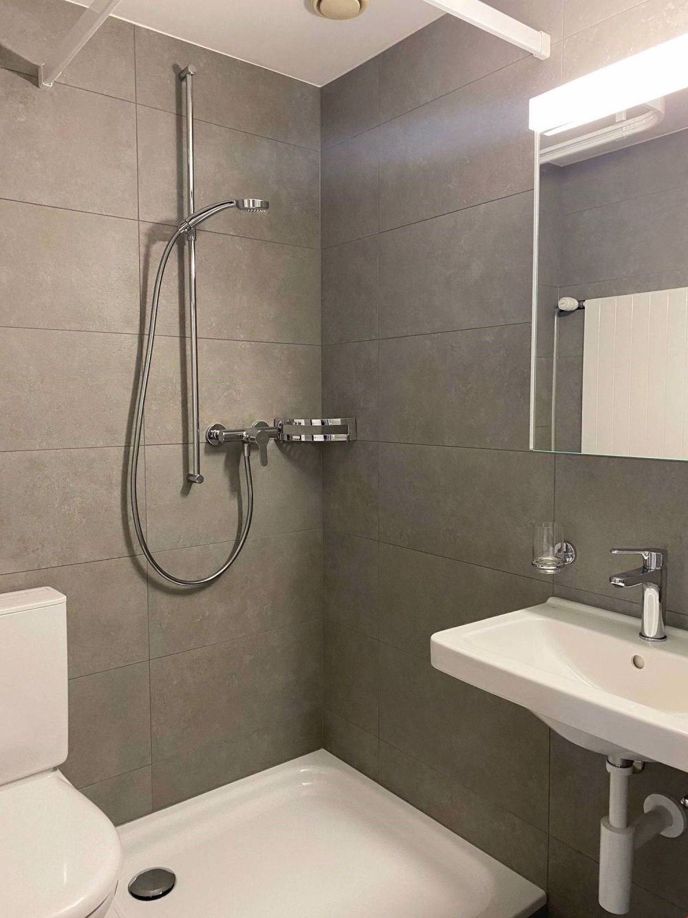 Charmante 3 Zimmer Dachgeschosswohnung im Dorfkern von Nidau - Bild 8