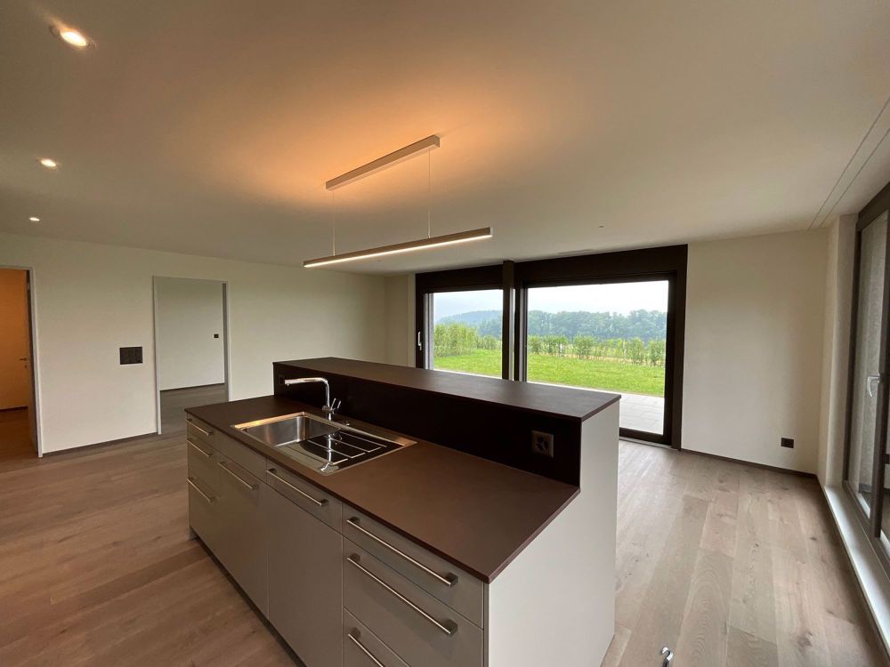Grosse 3.5-Zimmer-Wohnung mit Garten und Bergblick - Bild 3