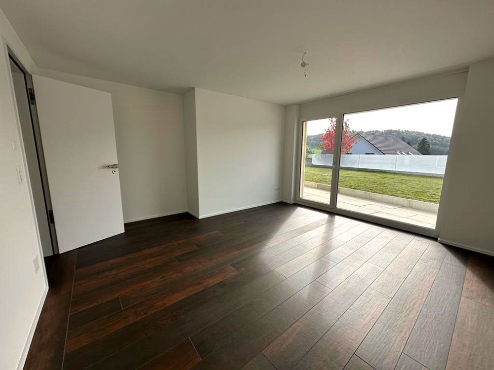 Exklusive 4.5 Zimmer-Parterre-Wohnung im Eigentumsstandard mit über 200m² Aussenbereich zu vermieten - Bild 8
