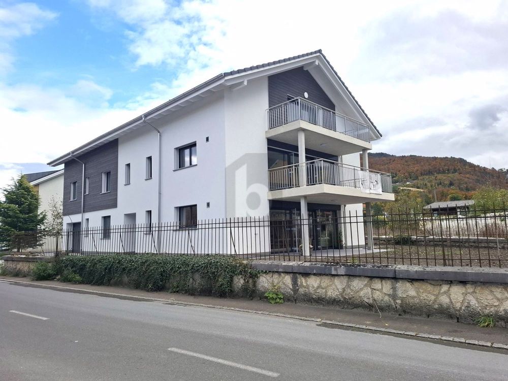 Neue, geräumige, helle und moderne Dachgeschosswohnung - Bild 1