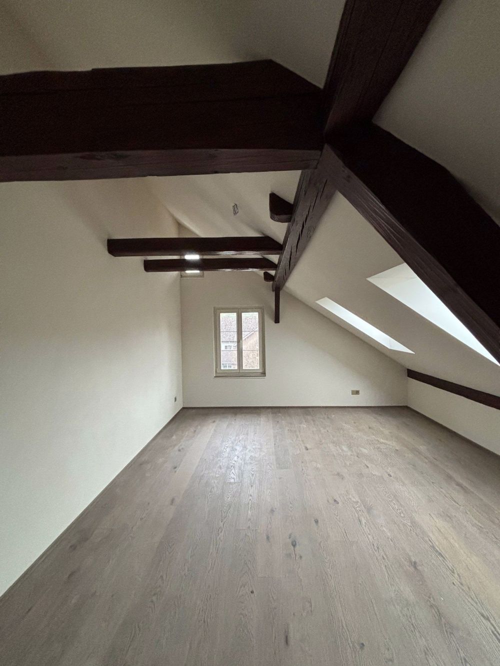 Sehr grosse, aussergewöhnliche Dachwohnung an ruhiger Lage - Bild 10