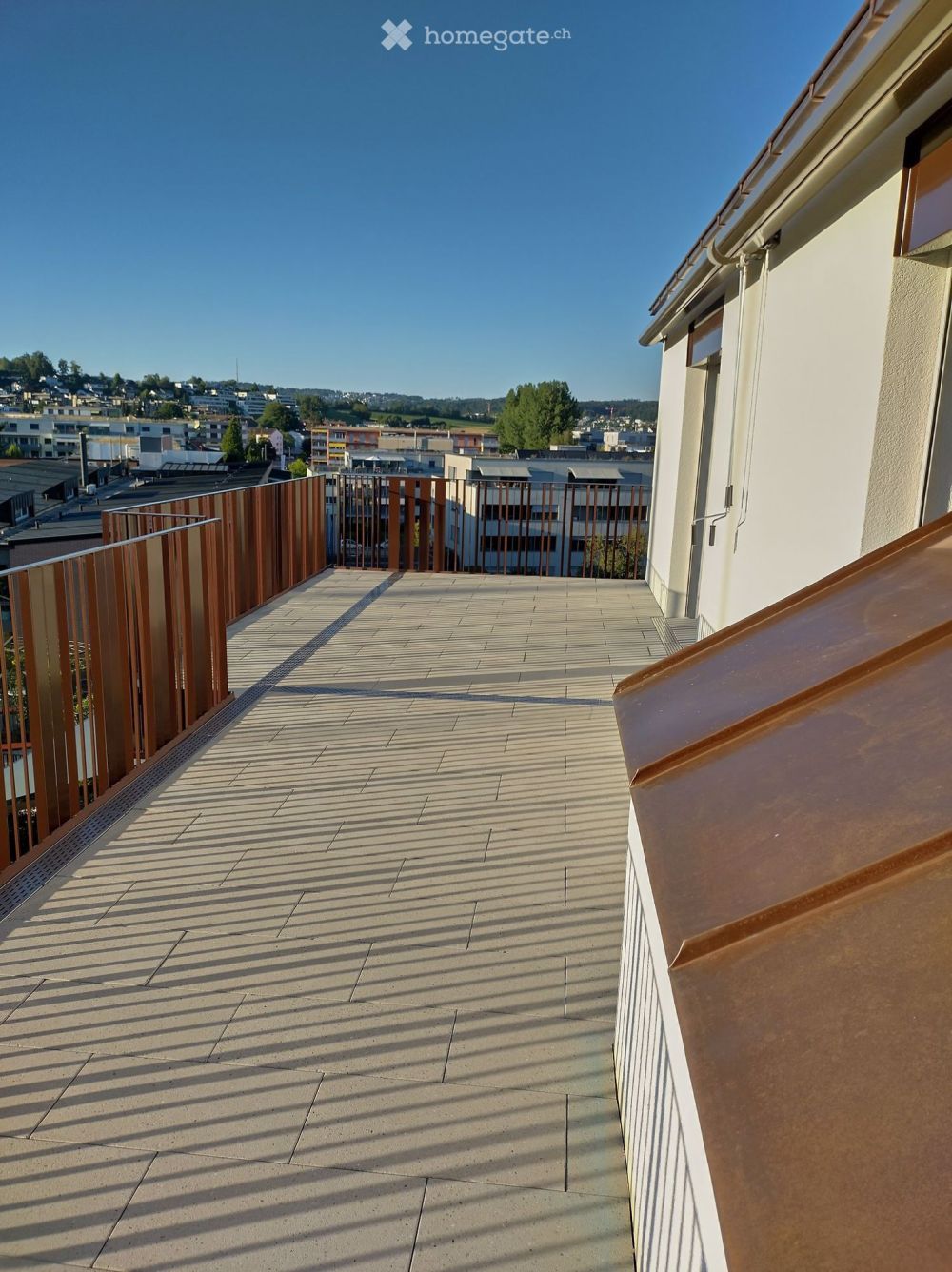 Moderne 2.5-Zimmer-Attikawohnung in Dietlikon - Bild 1