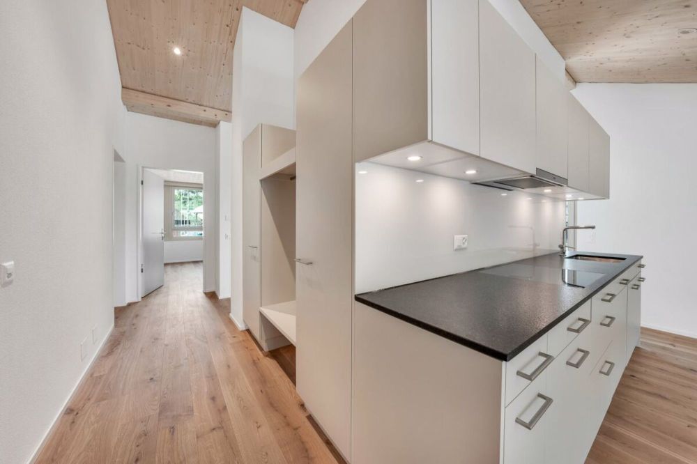 ERSTVERMIETUNG - Lichtdurchflutete Dachwohnung an zentraler Lage im Dorf - Bild 3