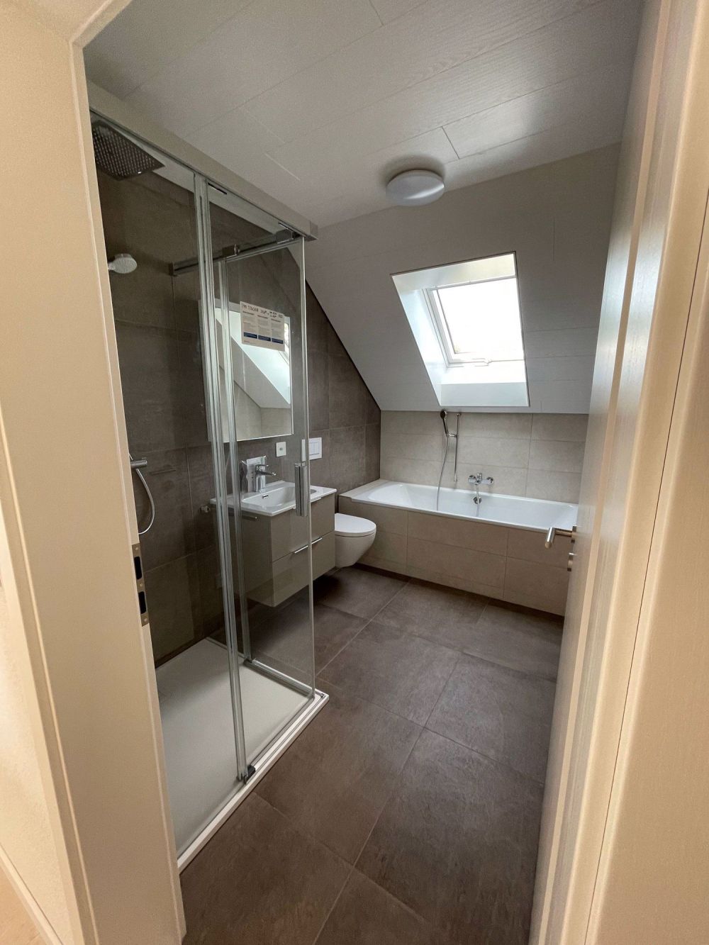 Neubau - Prächtige 3,5-Zimmer-Wohnung in Champagne - Bild 13