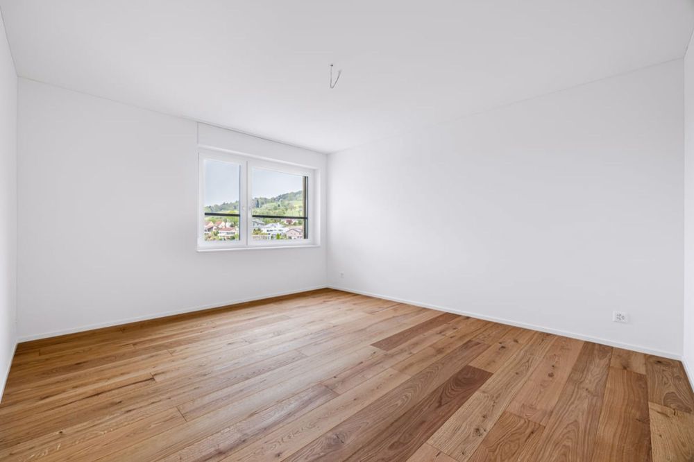 Einziehen und geniessen - Wohnen wo andere Ferien machen mit Weitblick und Balkon - Bild 7