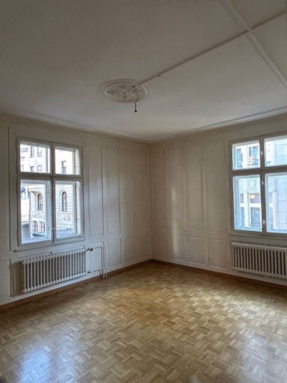 4 Zimmer-Altbau-Wohnung mitten in der Stadt - Zimmer_3.jpg