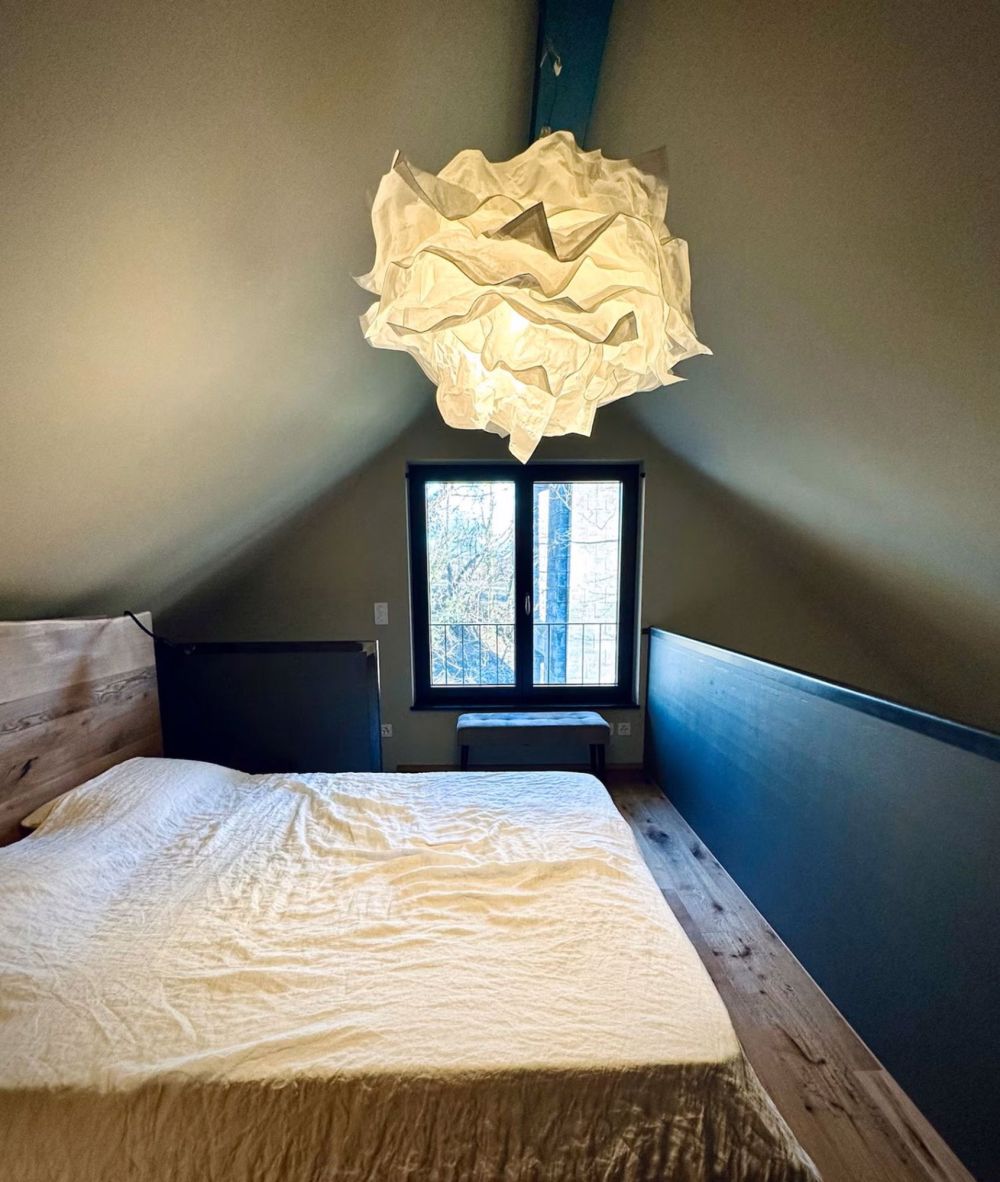 Möblierte 2.5-Zimmer-Wohnung mit Flussblick / Fully Furnished 2.5-Room Apartment with River View - Schlafzimmer / Bedroom
