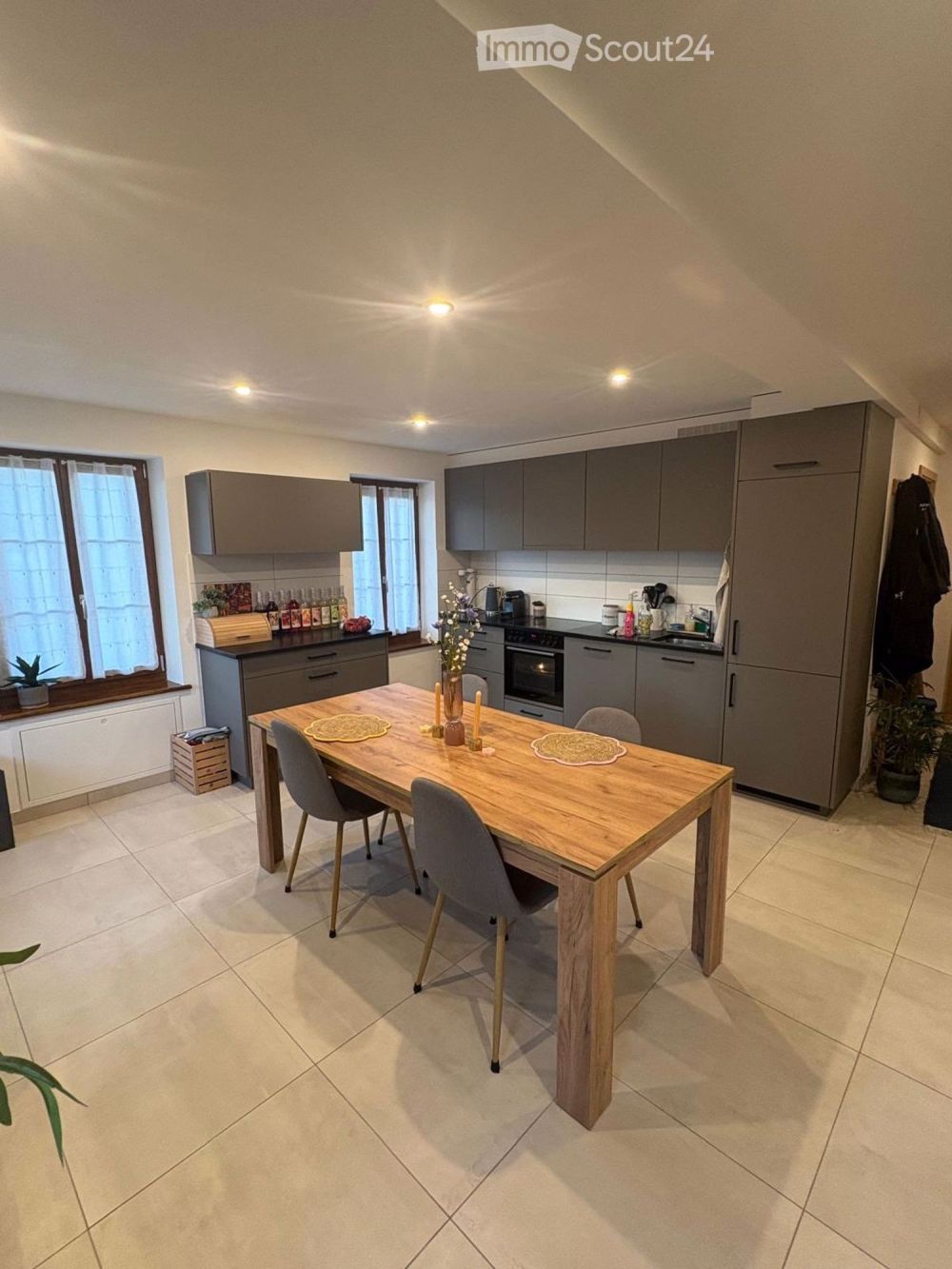 Prachtvolle 3.5-Zimmer-Neubauwohnung in Oppens mit Aussicht und Balkon - Bild 3