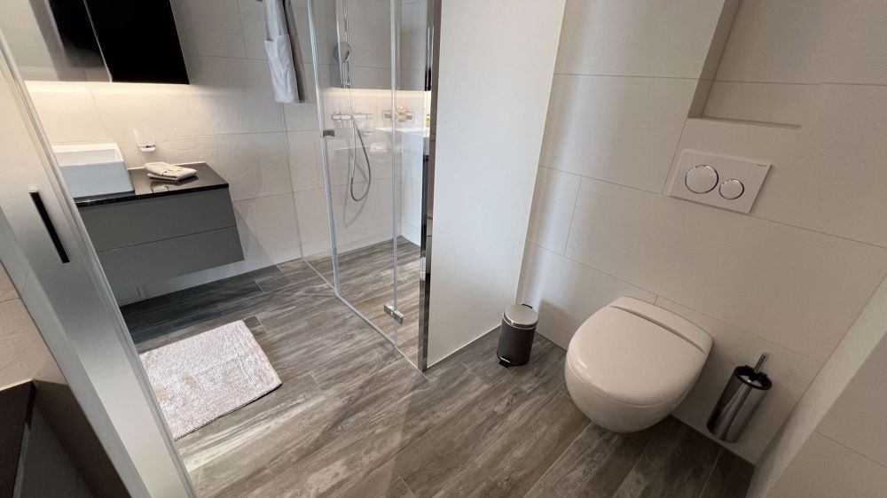 Moderne möblierte 2.5-Zimmer-Erstbezug-Wohnung mit Aussicht in Dübendorf - Bild 11