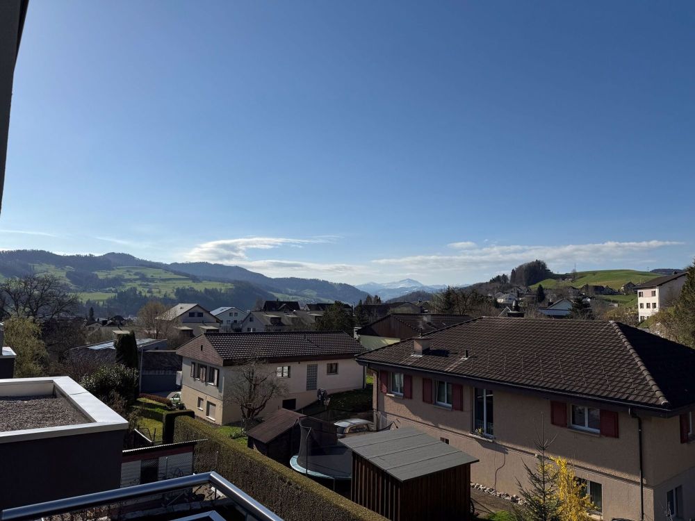 Top Attikawohnung mit Weitblick in ruhiger Lage - Bild 1