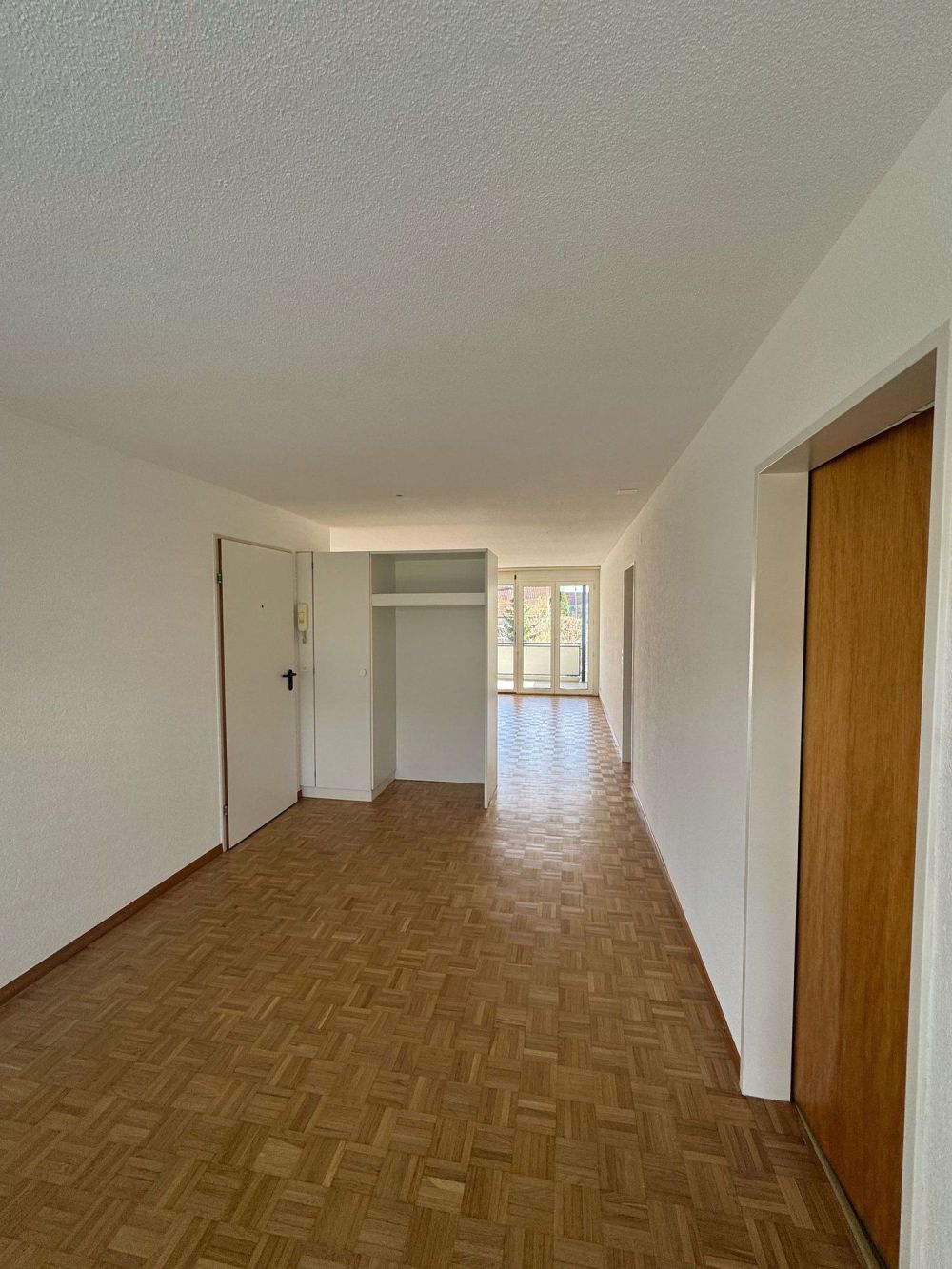Geräumige 4.5-Zimmerwohnung mit brandneuer Küche - Bild 10