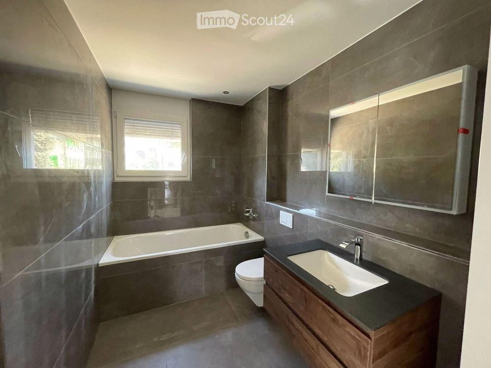 Moderne 2.5-Zimmer-Wohnung in Mörschwil mit Balkon und Garage - Bild 8