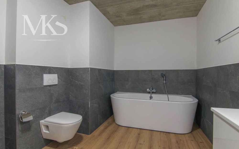 Geräumige 5.5 Zimmer Neubau Wohnung in Visp (140 m2 mit 34 m2 Balkon) - Badezimmer gross