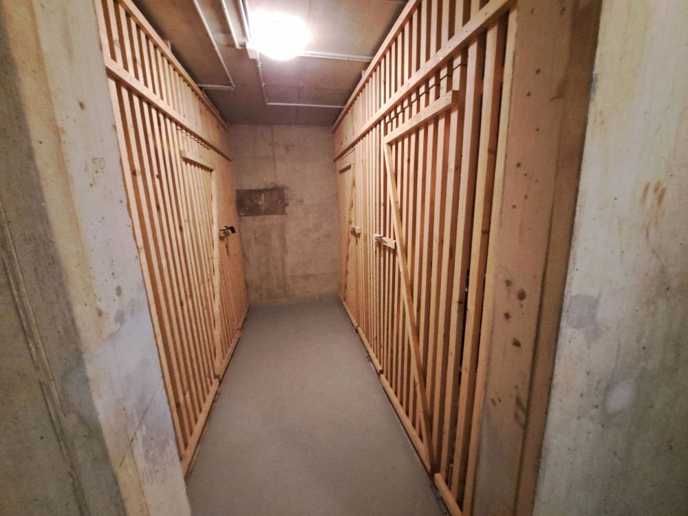 Sehr geräumige Wohnung wie neu mit 4,5 Zimmern und zwei Parkplätzen - Bild 9