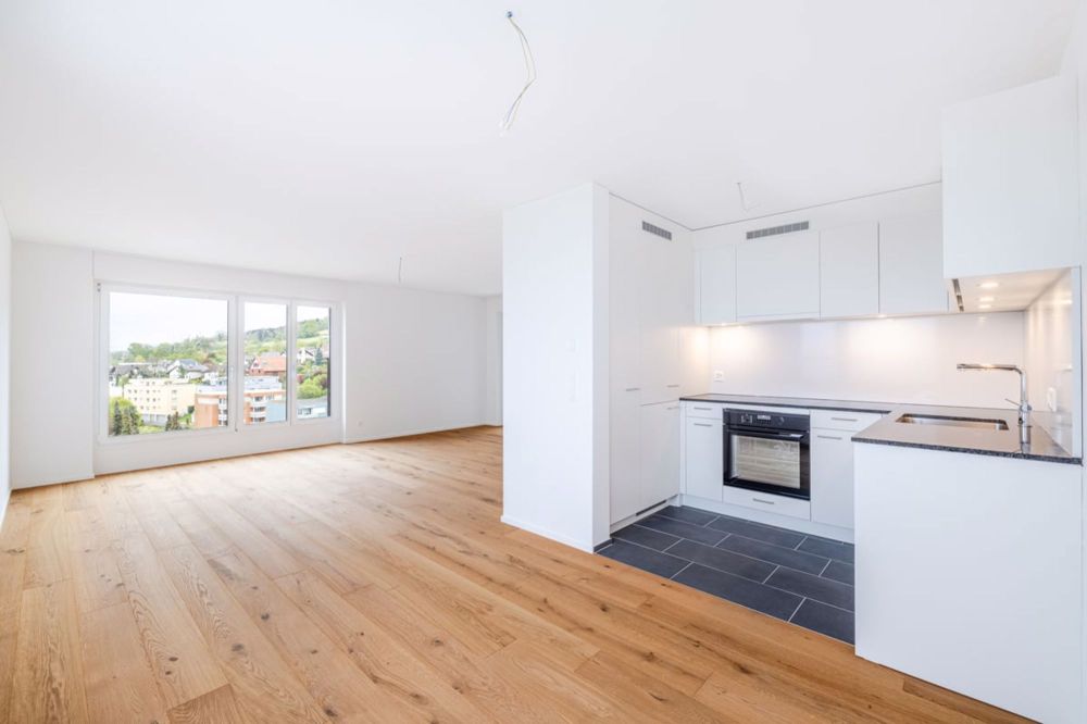 Einziehen und geniessen - Wohnen wo andere Ferien machen mit einmaliger Seesicht und Balkon - Bild 2