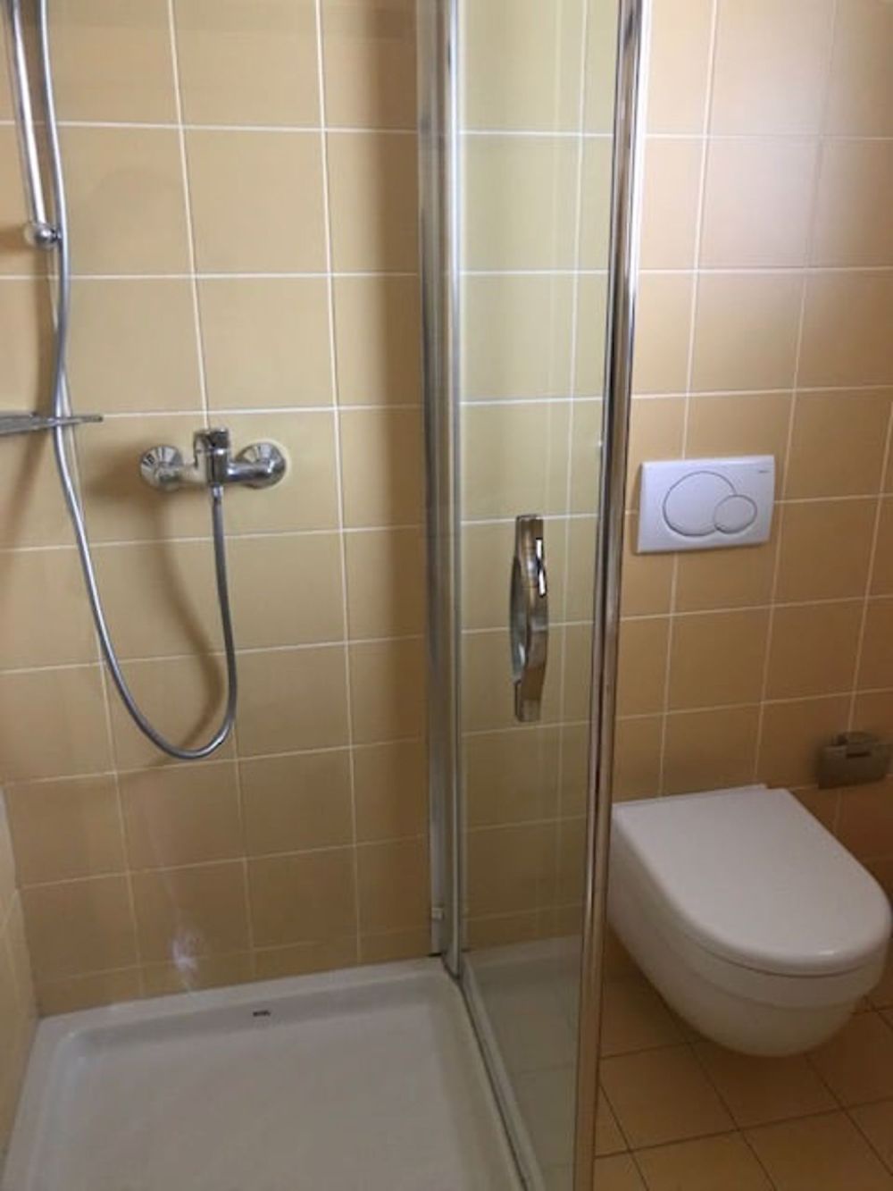 Duplex-Wohnung 5 1/2 mit eigenem Garten - bagno cabina doccia camera genitori