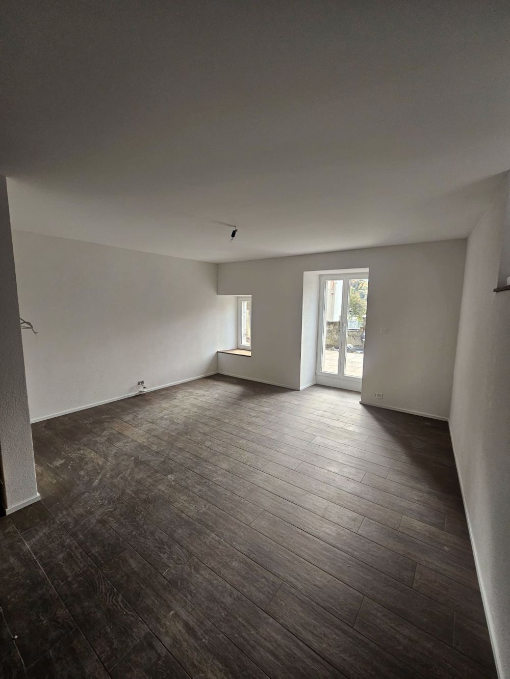 Neue 2.5-Zimmer-Wohnung mit Terrasse im alten Dorf - Bild 4