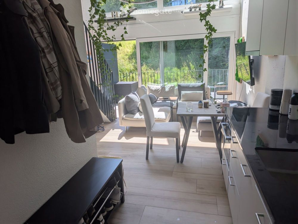 Modern 2.5 room apartment with great neighbours next to the forest - Bild 2