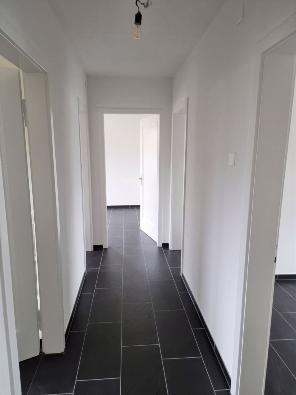 Komplett renovierte 4,5-Zi-Whg mit neuer Küche und neuem Bad - Bild 8