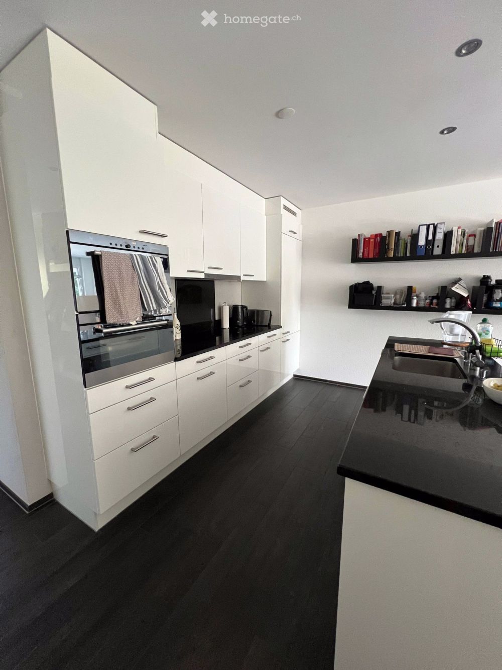 Moderne 4.5-Zimmer-Wohnung mit Balkon in Naenikon - Bild 3