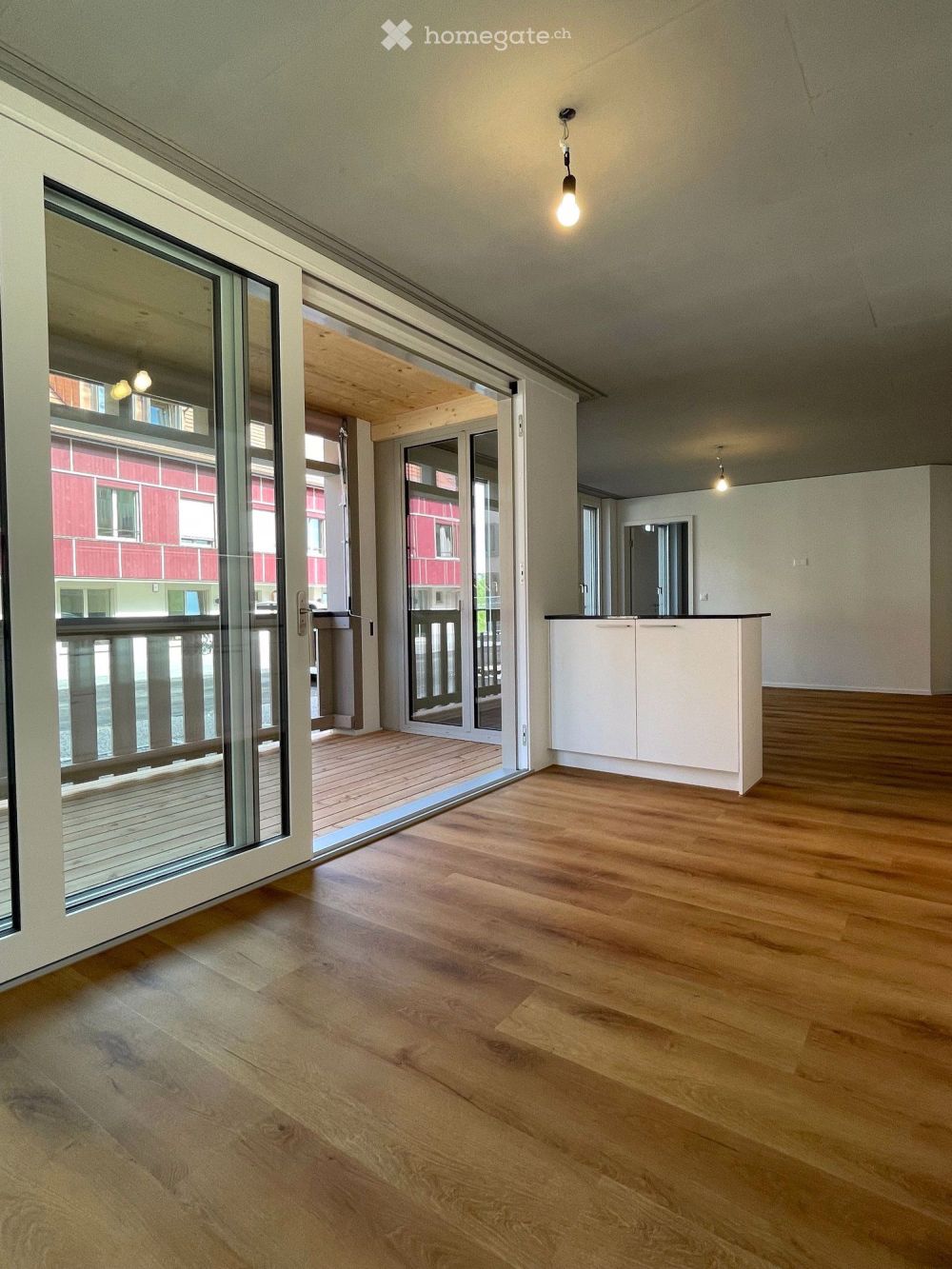 Top moderne Gartenwohnung mit Sitzplatz, Loggia und 20m2 Hobbyraum - Bild 2