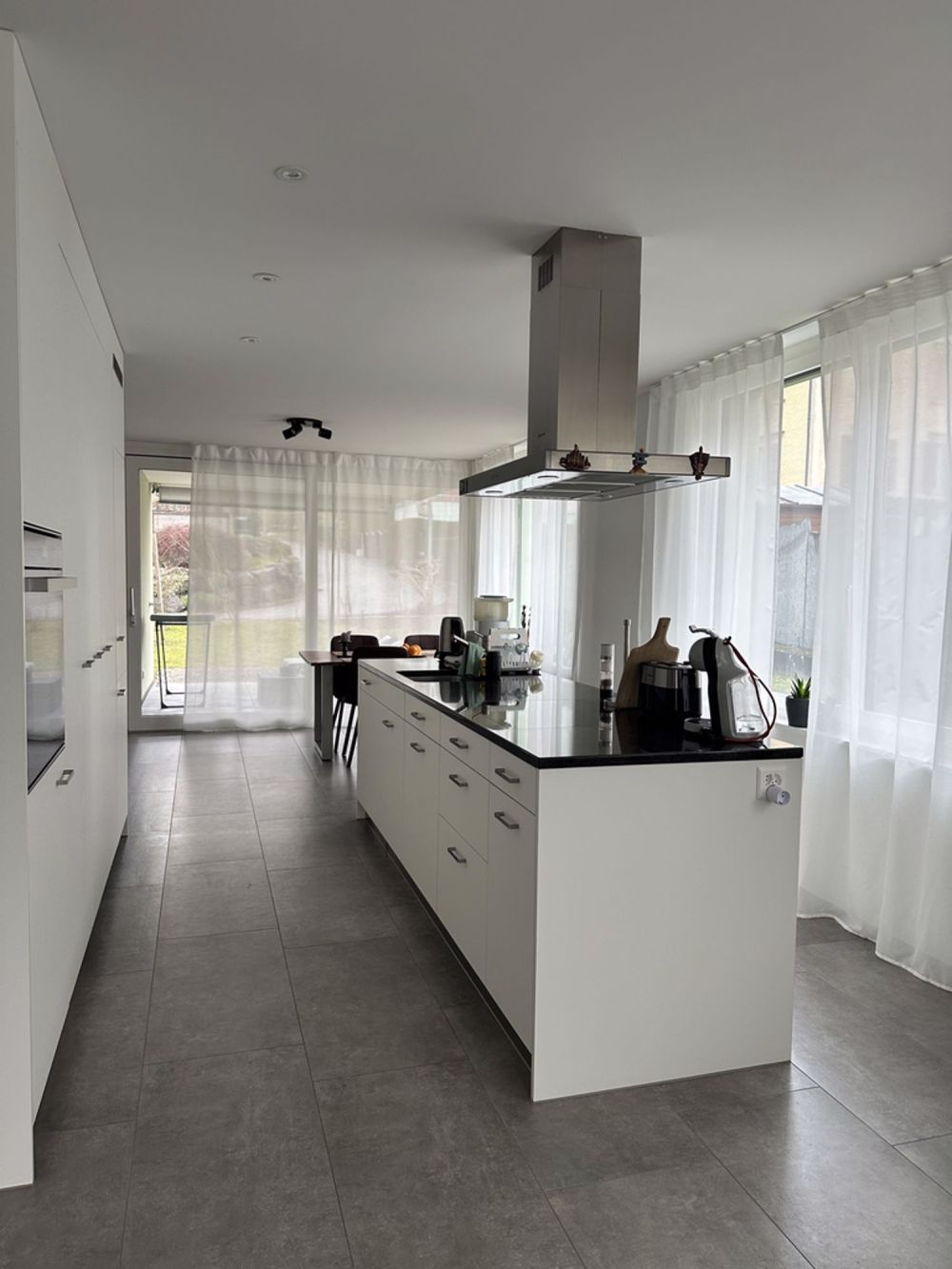 Moderne helle Wohnung - Küche