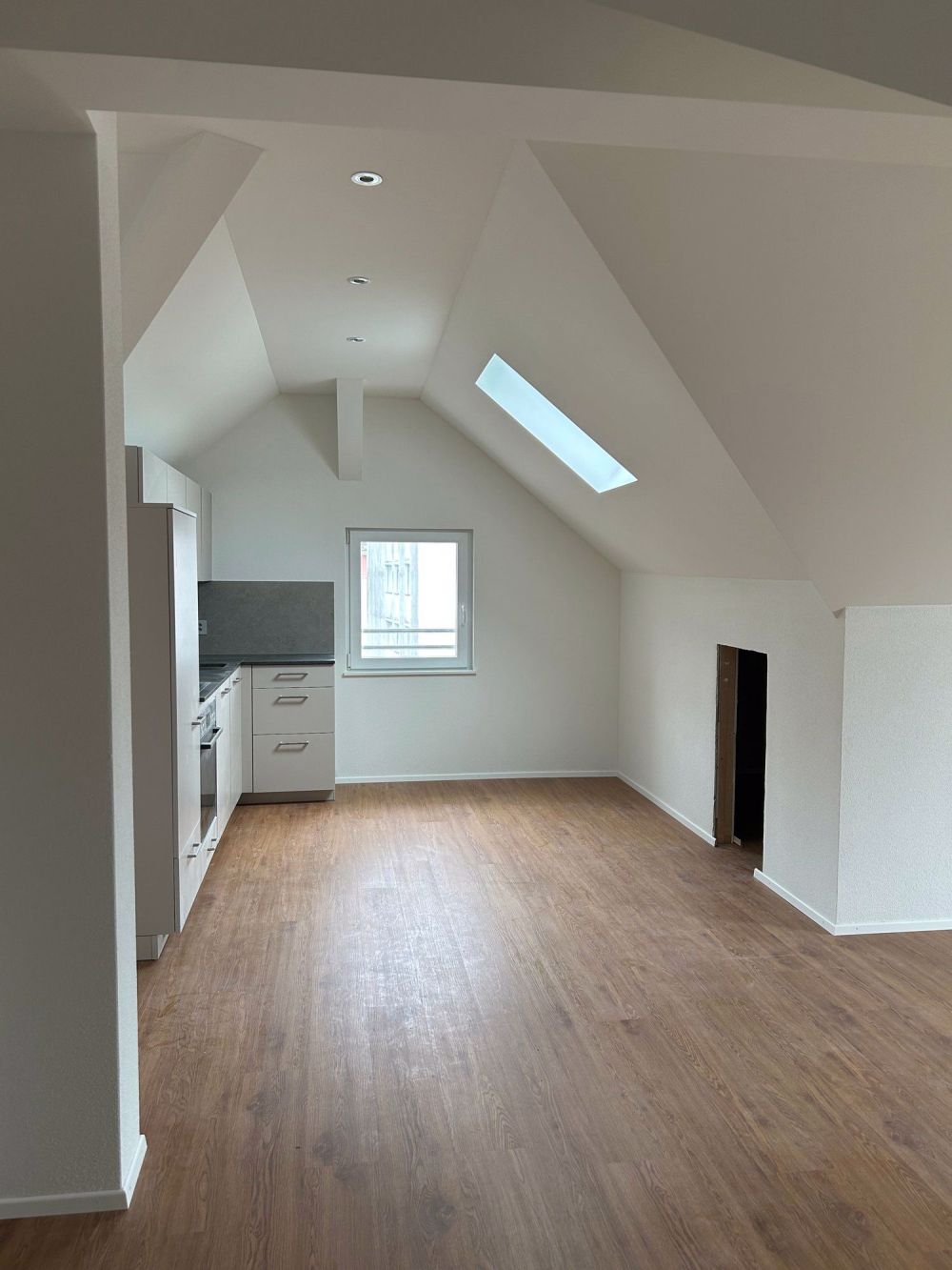 Gemütliche 3-Zimmer-Dachwohnung in zentraler Lage von Kradolf-Schönenberg - Bild 2