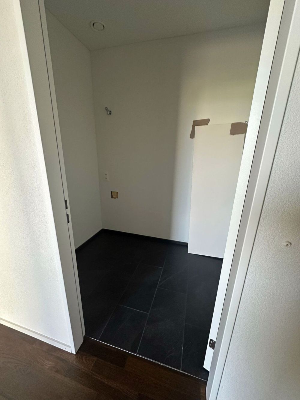 Erstbezug! Moderne, helle Wohnung mit Balkon, ruhig, zentral und top angebunden - Bild 11