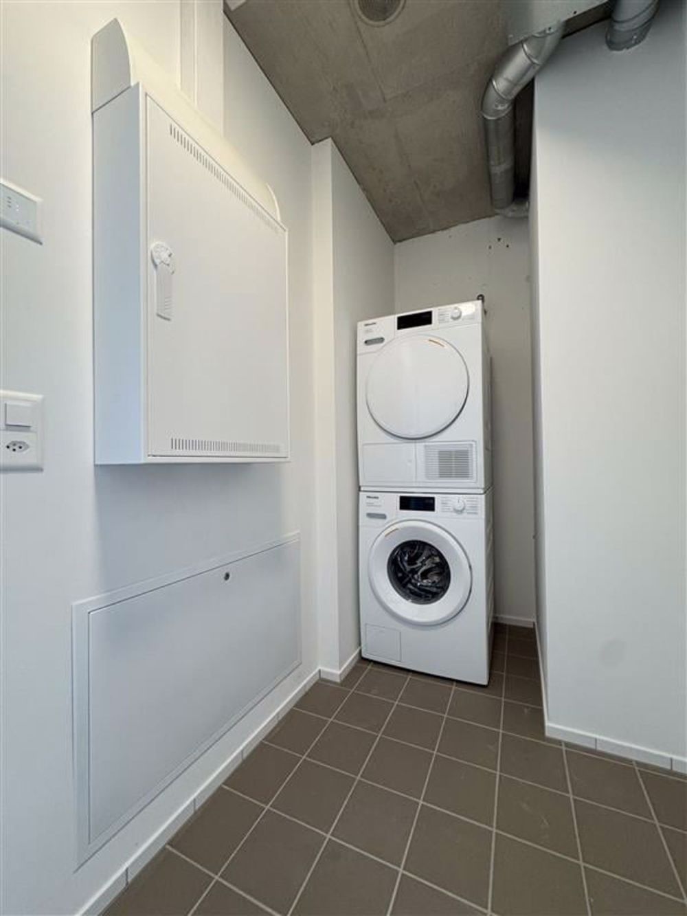 Moderne 3.5-Zimmer-Wohnung mit Panoramablick in Rudolfstetten - Bild 7
