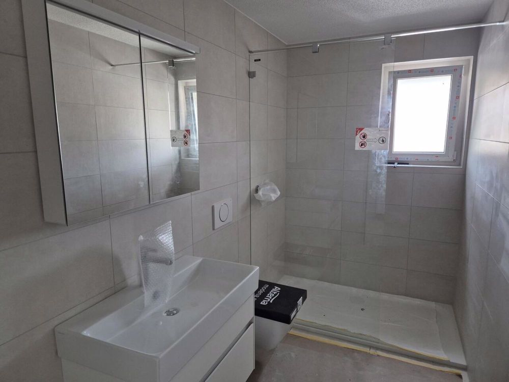 Erstvermietung - schöne Wohnung mit Eigentumsstandard - Dusche