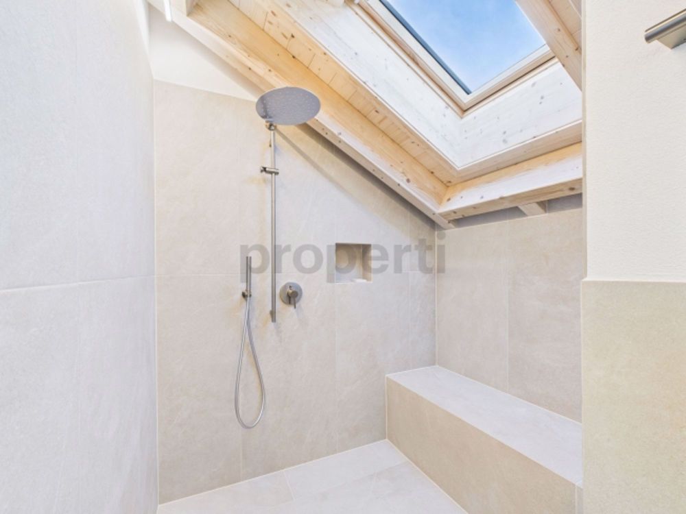 Traumhafte 4.5-Zimmer-Maisonettewohnung in Domat/Ems - Bild 12