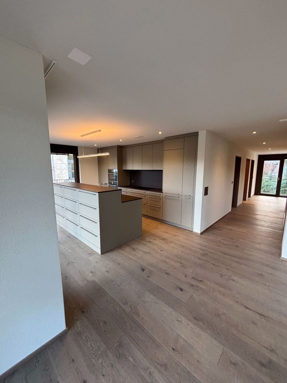 NEUBAU: 4.5-Zimmer-Wohnung mit 41m2 Terrasse und Blick ins Grüne - Bild 4