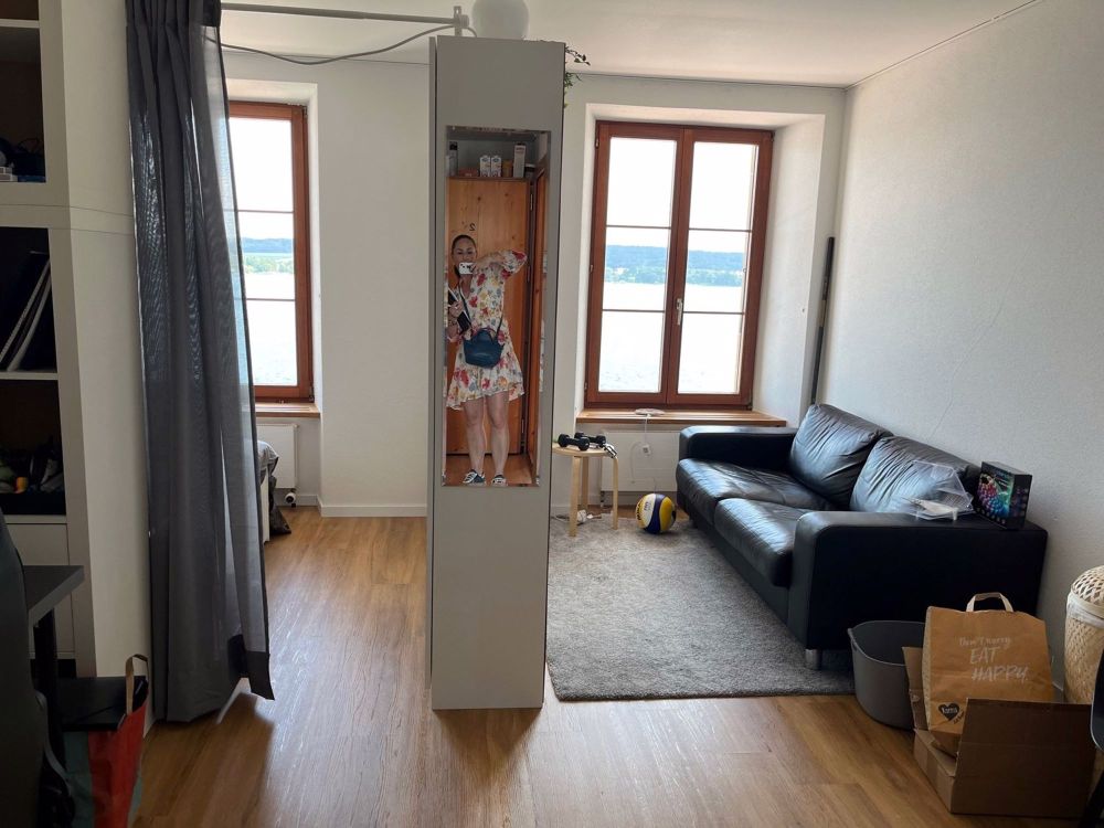 Zimmer mit Kochecke - Blick auf den Bielersee - Bild 2