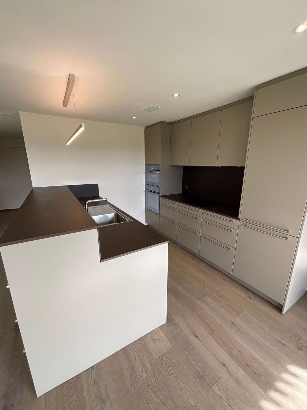 ERSTVERMIETUNG: grosszügige 3.5 Zimmer-Wohnung mit wundervoller Aussicht - Bild 5