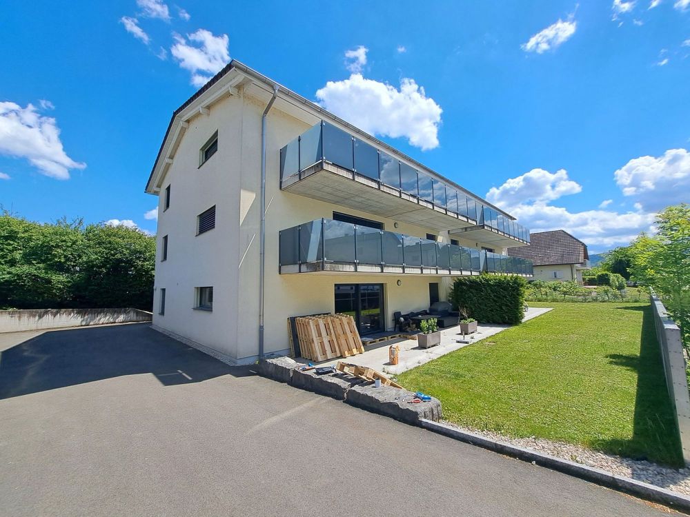 Sehr geräumige Wohnung wie neu mit 4,5 Zimmern und zwei Parkplätzen - Bild 12