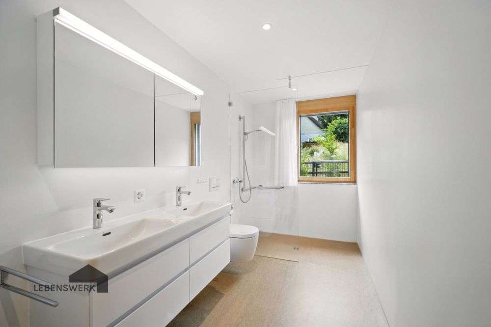 Exklusives Wohnen am Arenenberg Design trifft Lebensqualität - Tageslichtbad stilvoll und praktisch