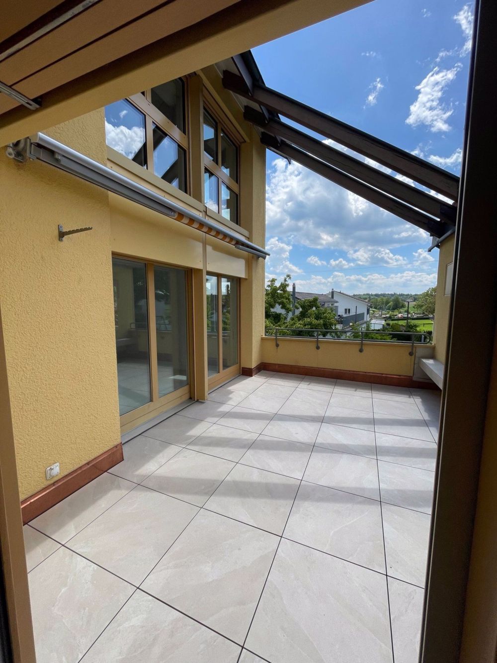 4.5 Zi-Attika/Maisonette mit Galerie & 2 Garagenparkplätze - Bild 1
