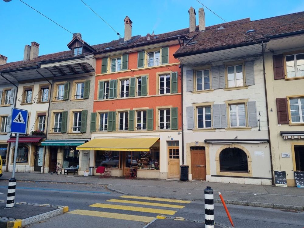 Charmante 3 Zimmer Dachgeschosswohnung im Dorfkern von Nidau - Bild 1