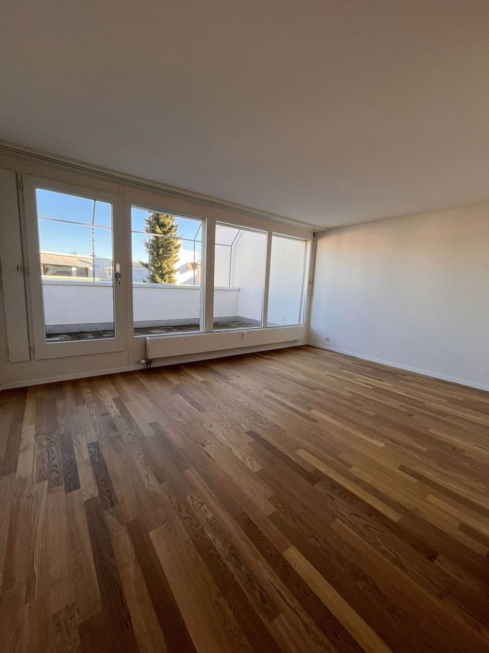 Erstvermietung im Herzen von Lyss - Wohnzimmer