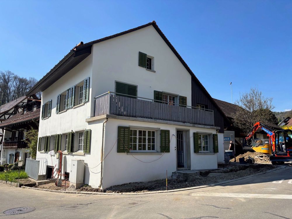 ERSTVERMIETUNG 2.5 Zimmer-Wohnung in historischem Wohnhaus - Bild 1
