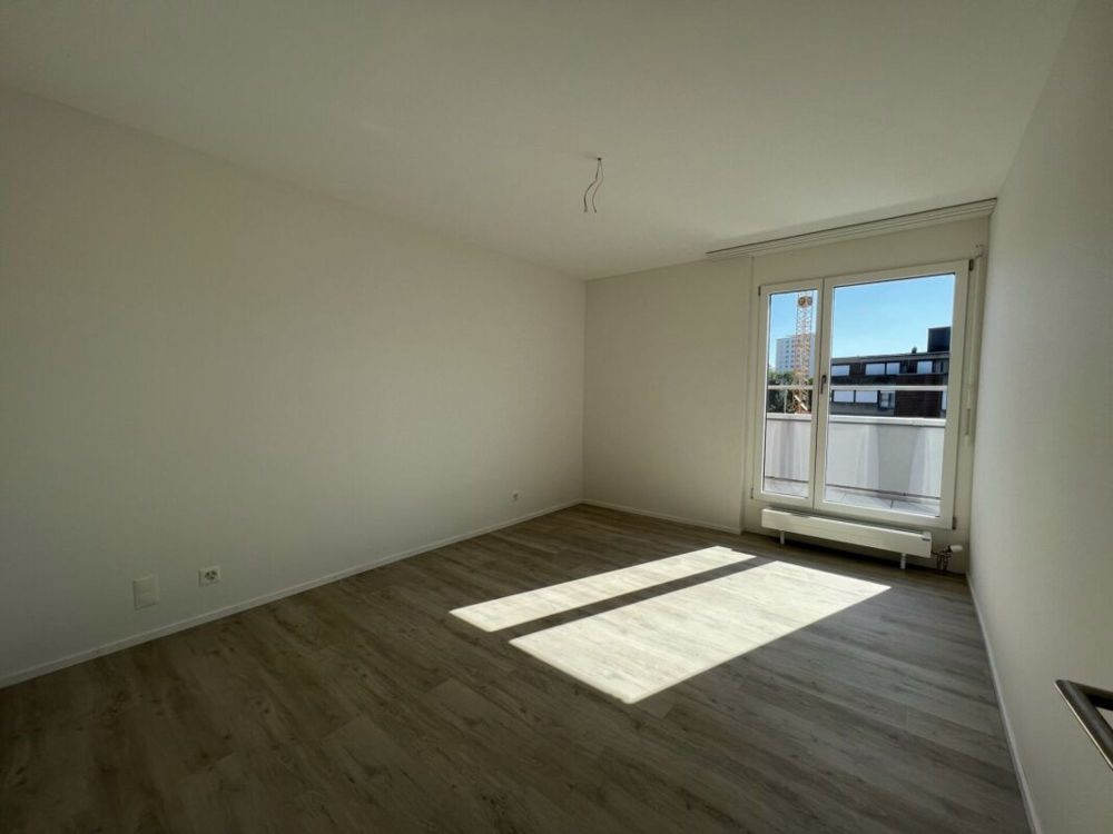 Erstbezug unserer neu sanierten 3.5 Zimmerattikawohnung! - Schlafzimmer 1