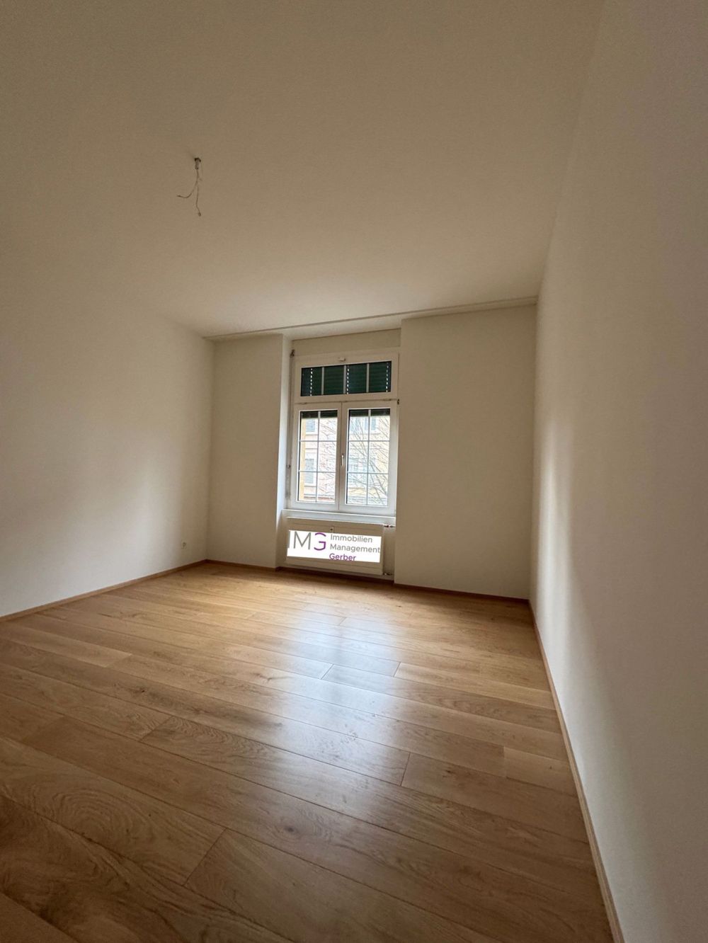 Moderne 3.5 Zimmer Etagenwohnung zentral gelegen - Bild 2