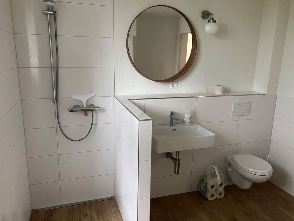 Erstbezug! 4 Zimmer Erdgeschosswohnung in Zweifamilienhaus - Bild 2