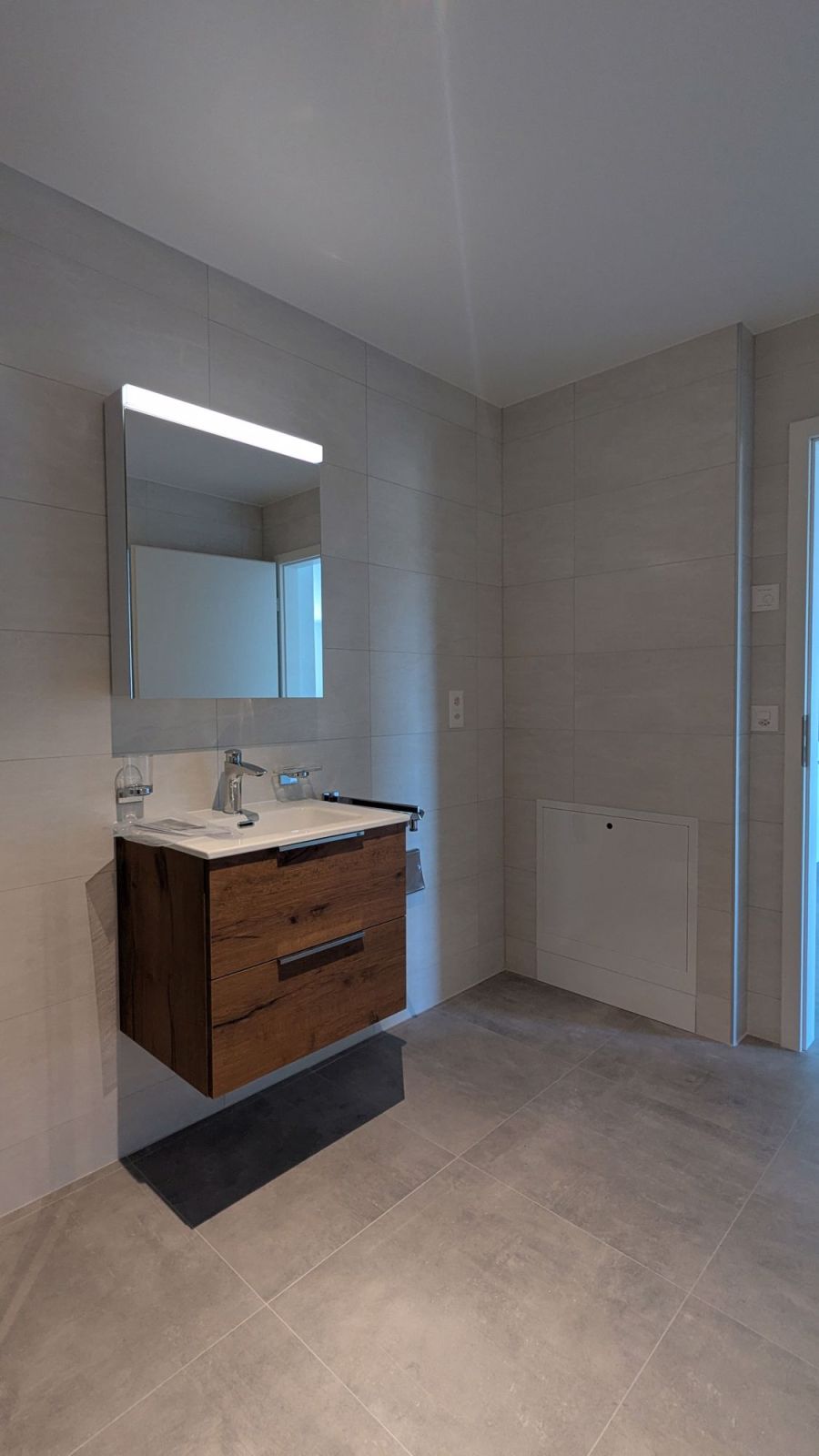 Neue 2,5-Zimmer-Wohnung mit Balkon und Panoramablick in Chavornay - Bild 13